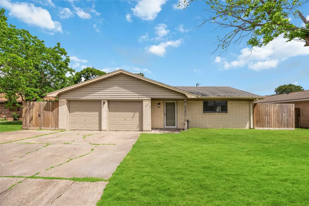 2814 6th Avenue N Texas City TX 77590