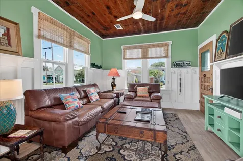 2407 37th Street Galveston TX 77550