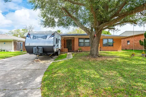 2428 9th Street N Texas City TX 77590