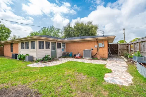 2428 9th Street N Texas City TX 77590
