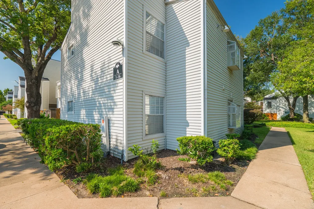 9809 Richmond Avenue A13 Houston TX 77042