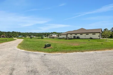 11 Peninsula Point Huntsville TX 77340