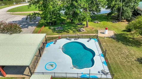 11 Peninsula Point Huntsville TX 77340
