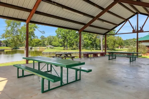 11 Peninsula Point Huntsville TX 77340