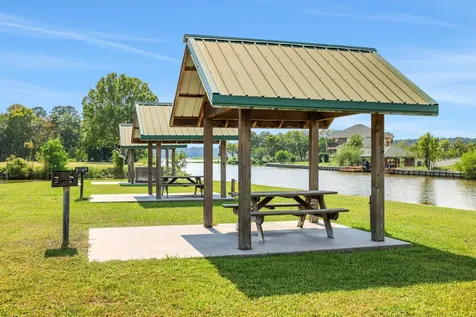 11 Peninsula Point Huntsville TX 77340