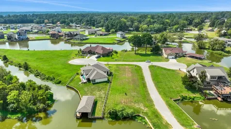 11 Peninsula Point Huntsville TX 77340