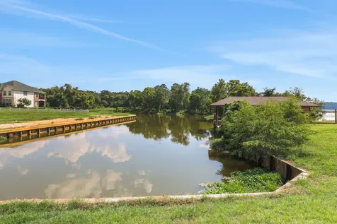 11 Peninsula Point Huntsville TX 77340