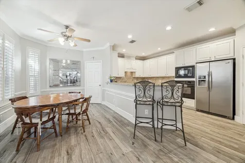 5242 Eigel Street Houston TX 77007
