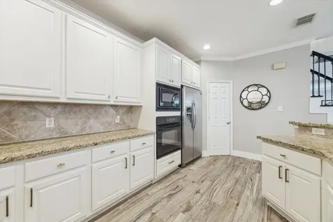 5242 Eigel Street Houston TX 77007