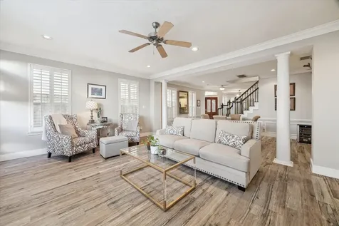 5242 Eigel Street Houston TX 77007