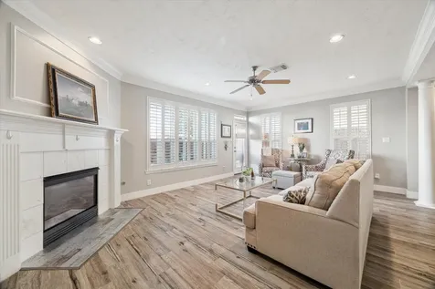 5242 Eigel Street Houston TX 77007