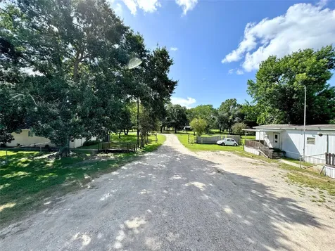 2052 County Road 540 Alvin TX 77511