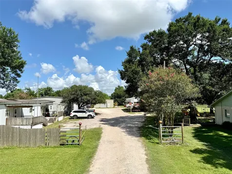 2052 County Road 540 Alvin TX 77511