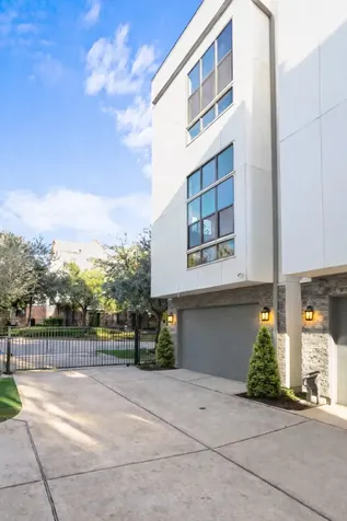 2830 Clay Street Houston TX 77003