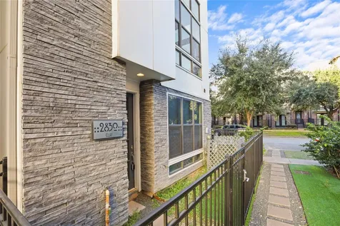 2830 Clay Street Houston TX 77003