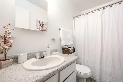 4422 Weaver Road 707 Houston TX 77016