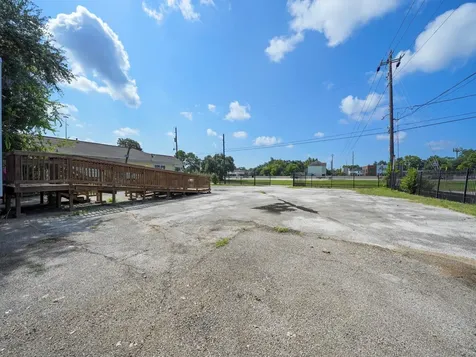 802 E 32nd Street Houston TX 77022
