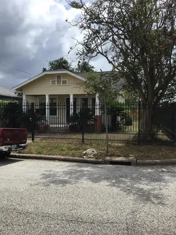 802 E 32nd Street Houston TX 77022