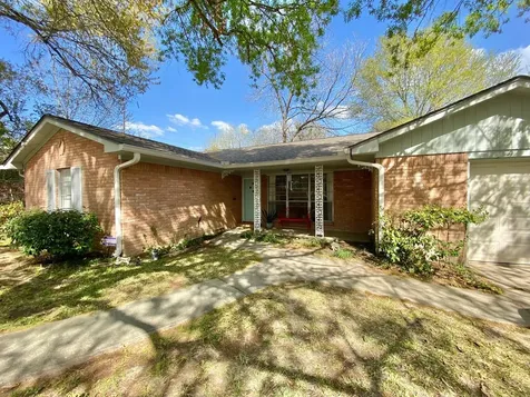 1609 Pin Oak Drive Huntsville TX 77340
