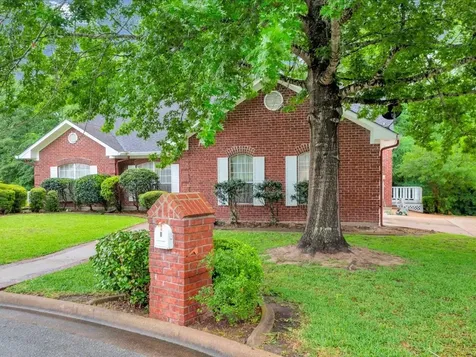 8 Columbia Court Lufkin TX 75901