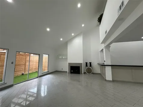 16 Alpine Court Bellaire TX 77401