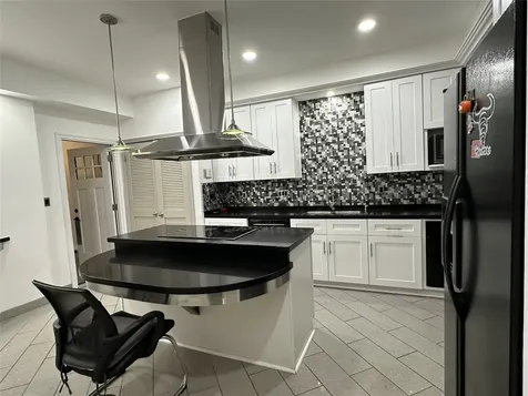 16 Alpine Court Bellaire TX 77401