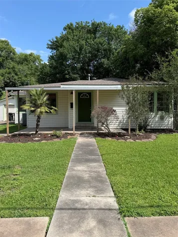 1002 W Willis Street Alvin TX 77511
