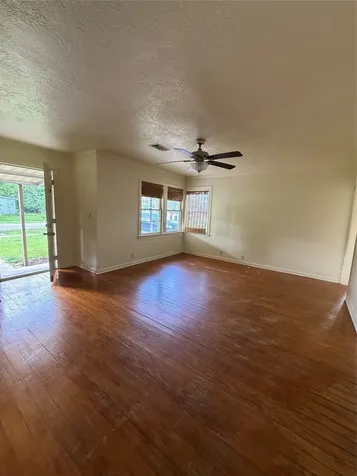 1002 W Willis Street Alvin TX 77511