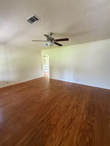 1002 W Willis Street Alvin TX 77511