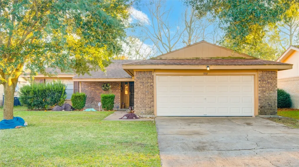 700 N Plantation Drive Angleton TX 77515