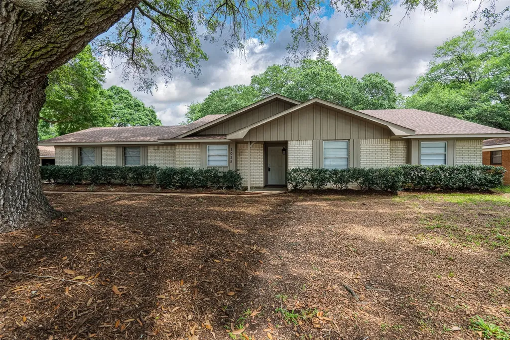 1025 N Meyer Street Sealy TX 77474