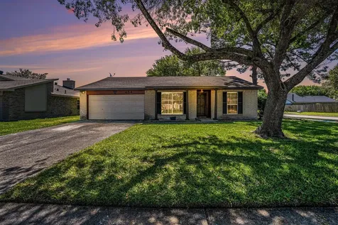 454 Buoy Road Houston TX 77598