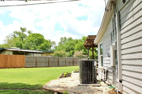 528 Prairie Street Columbus TX 78934