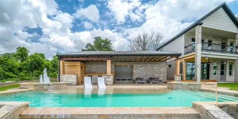 206 Elm Street Highlands TX 77562