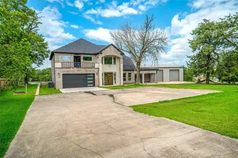 206 Elm Street Highlands TX 77562