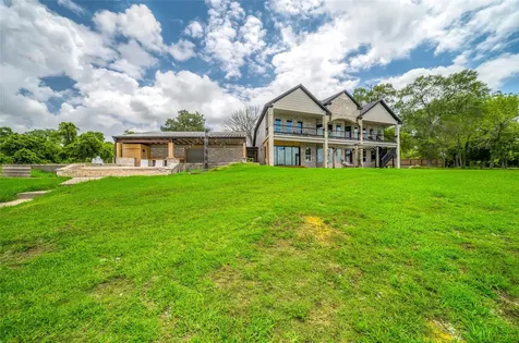 206 Elm Street Highlands TX 77562