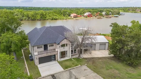 206 Elm Street Highlands TX 77562