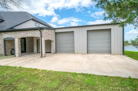206 Elm Street Highlands TX 77562