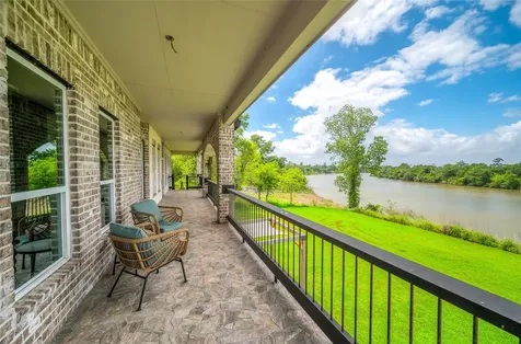 206 Elm Street Highlands TX 77562