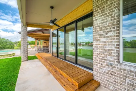 206 Elm Street Highlands TX 77562