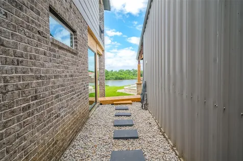 206 Elm Street Highlands TX 77562