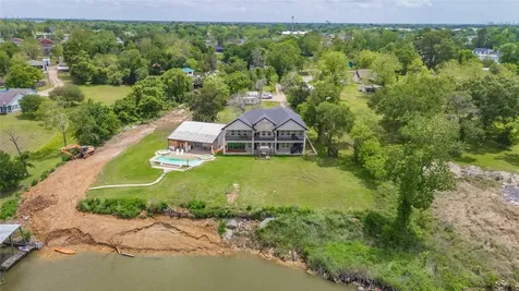 206 Elm Street Highlands TX 77562