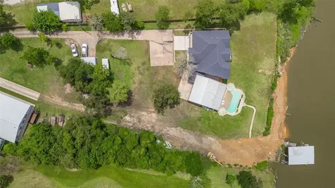 206 Elm Street Highlands TX 77562