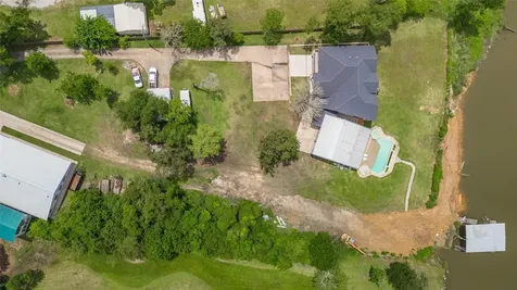 206 Elm Street Highlands TX 77562