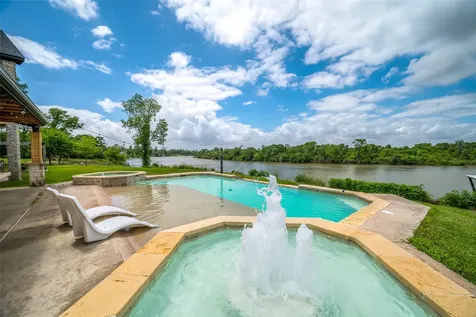 206 Elm Street Highlands TX 77562