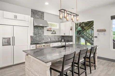 206 Elm Street Highlands TX 77562