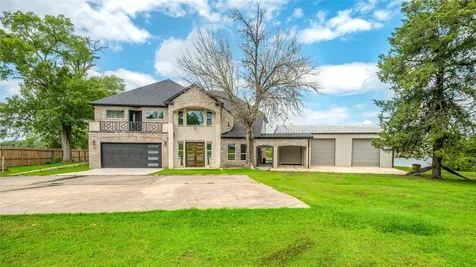 206 Elm Street Highlands TX 77562