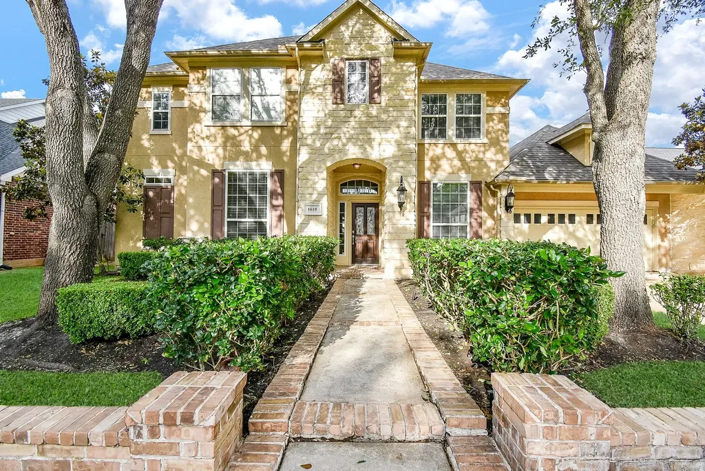 1619 Caledonia Trail Sugar Land TX 77479
