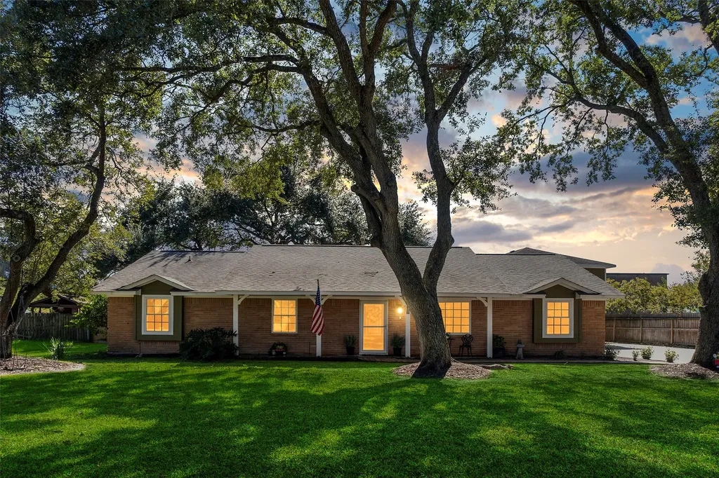 1907 Dellore Lane League City TX 77573