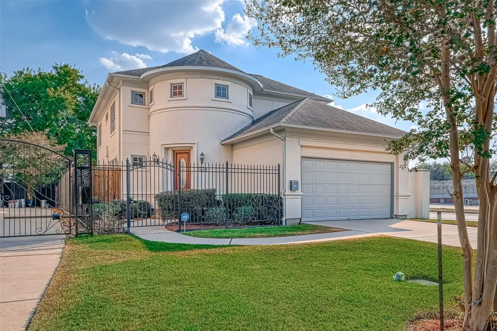 4623 Laurel Street Bellaire TX 77401